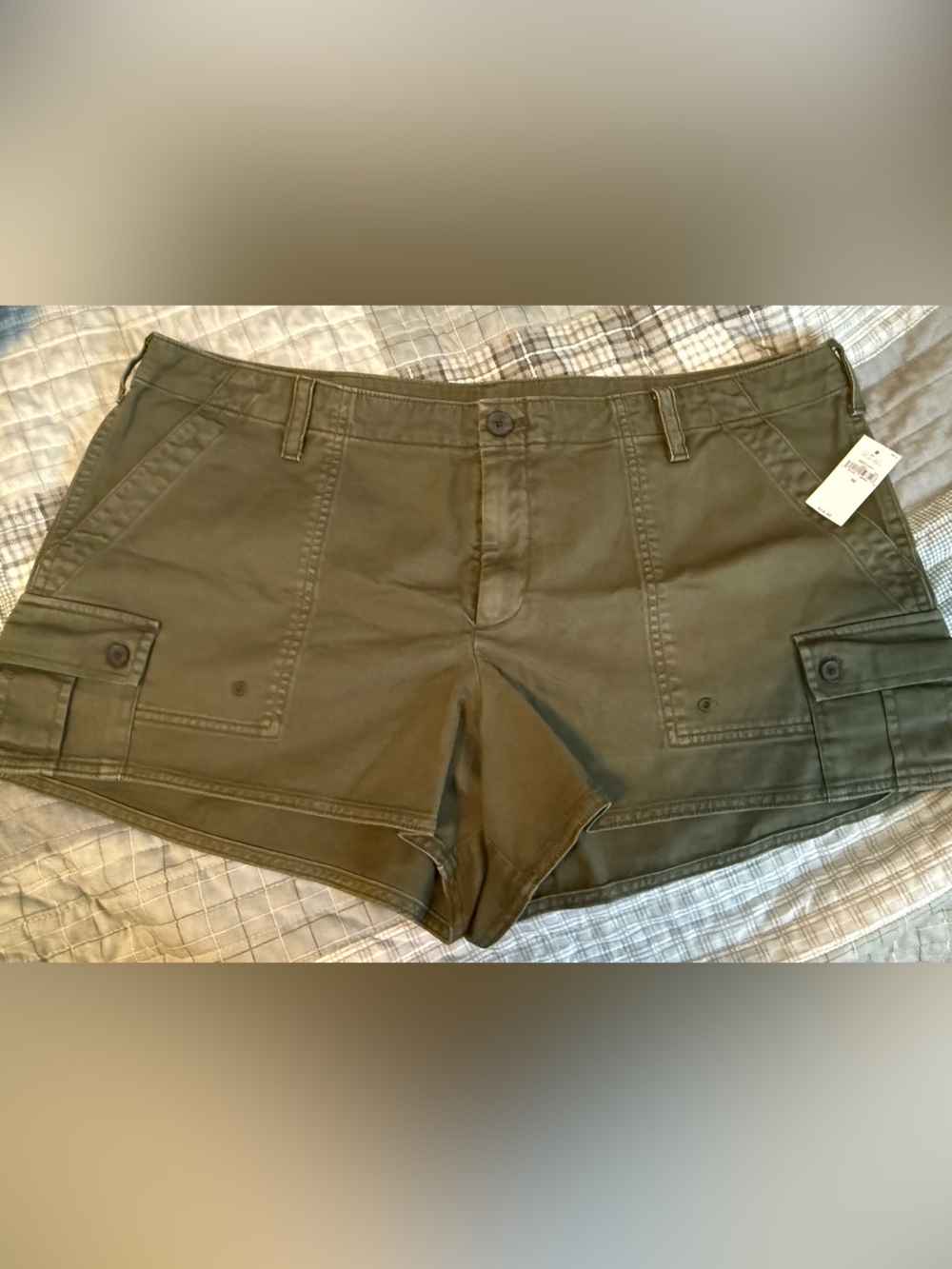 Olive Green low rise y2k Cargo Shorts NWT size 16